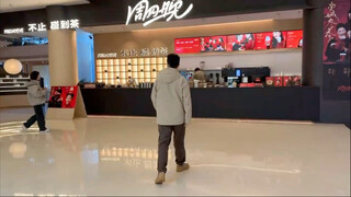 奶茶店“周四晚”的英文名叫 FridayEve，很有巧思啊！