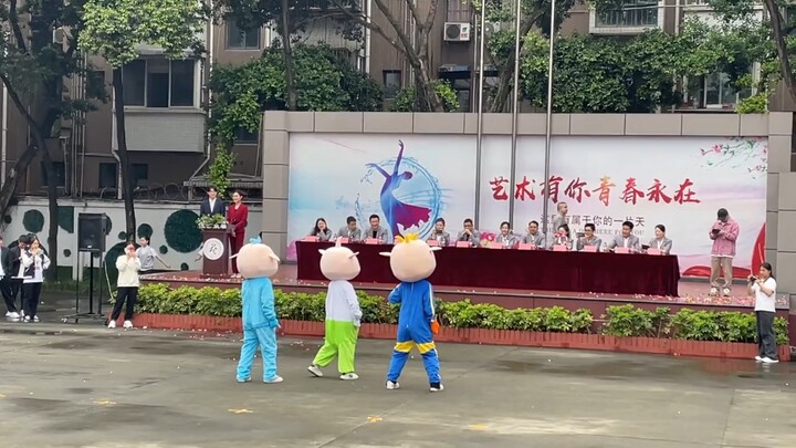 Chú Lợn Anh Hùng khiến cả khán phòng sững sờ trong lễ khai mạc hội thao!