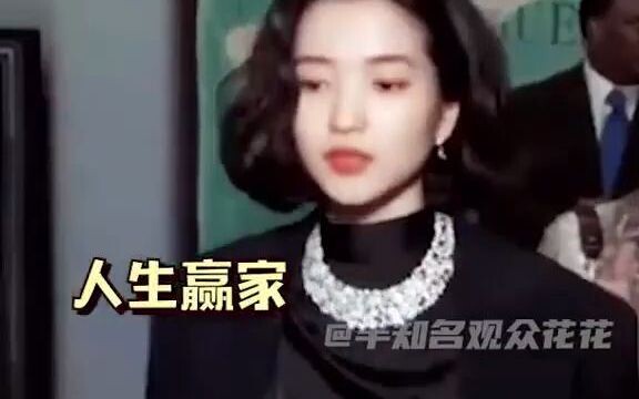 I don’t even want to be jealous, but that’s Kim Min-hee! When will I ever be able to chase down my o