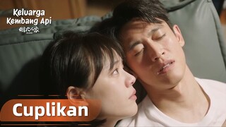 Islands | Cuplikan EP27 Yijin Menghibur Zhou Dao Dengan Hangat | WeTV【INDO SUB】