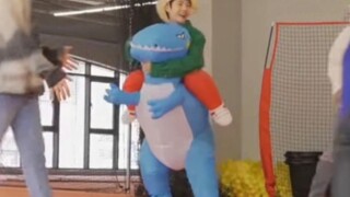 Cute Mimi and Little Dinosaur Dancing - Pure Enjoyment Version