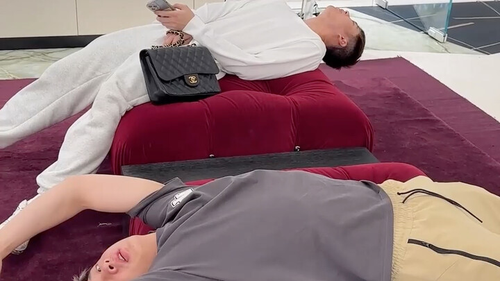 Apakah semua pria yang jalan-jalan di mall begitu?