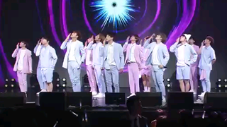 SEVENTEEN Pretty U performance