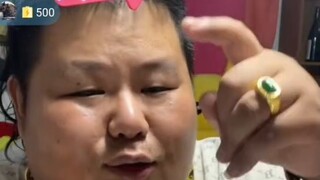 في الصباح الباكر من 12 يوليو، سأل أحدهم "ليانغ تسي! لماذا تحبك الكثير من النساء؟" فأجاب: "لأن لدي مع