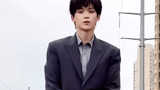 【Tử Dư】【Thần tượng Dư】Chia sẻ một video nhảy do công ty Tử Dư đăng trên Xiaohongshu, đẹp trai quá. A