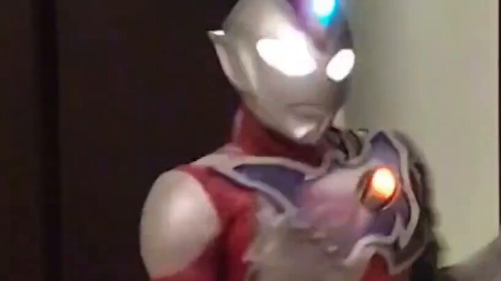 I met Ultraman Dekai who is shorter than me