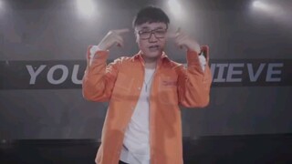 早期王大爷的唱跳视频，不得不说，再就业男团人均多才多艺