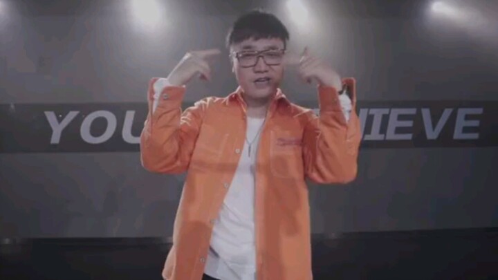 Early singing and dancing videos of Uncle Wang—gotta say, the Re-employment Men's Group is exception