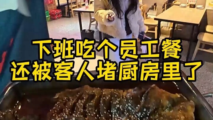 Seharian kerja capek, makan ikan sakit pula, malah disergap tamu di dapur!