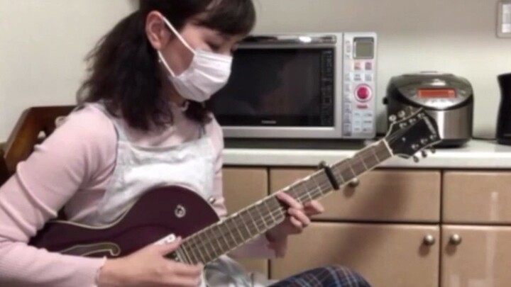 Ibu main gitar mahir banget! Marunouchi Sadistic oleh Shiina Ringo dengan Gretsch