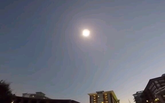 Pada 14 Oktober 2023, gerhana matahari total akan terjadi. Siang yang cerah akan langsung berubah me