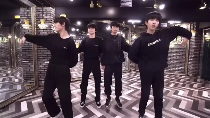 นี่คือแดนซ์กรุ๊ปของใครกันนะ~