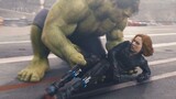Hulk cười xấu xa, và chị Widow thầm nói rằng điều đó không tốt!