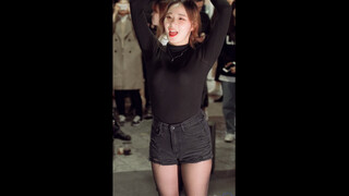 Zheng Ren dengan stoking hitam menari ulang Glass Bead