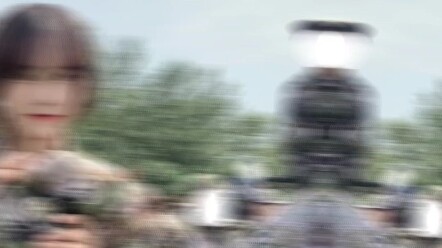 Asal mula meme ekspresi zombi Kakak Zuo, di belakangnya adalah balasan dari para penggemar setia