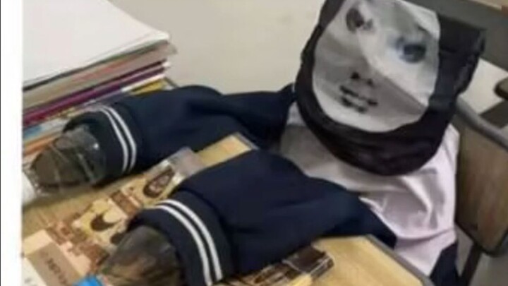 My classmate made a stand-in for me while I was out on leave — Internet “Hottie” Compilation 293