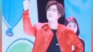 Wang Yibo 🦋😘 Cute dance 😍