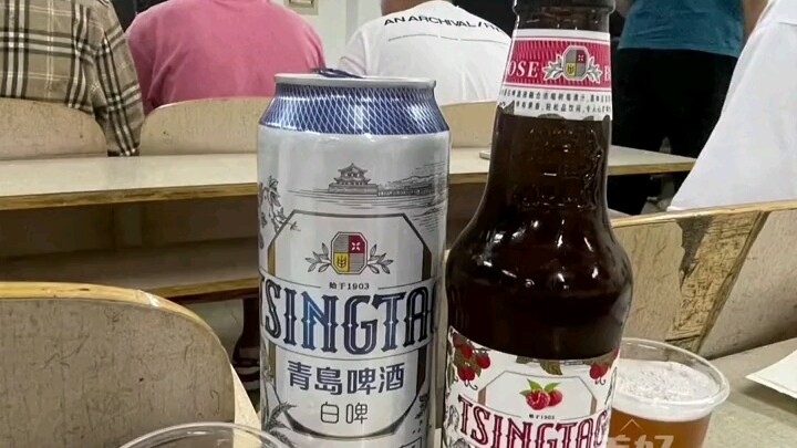 In a university beer-brewing course, teachers and students brew and taste beer together. A student s