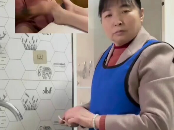 Deceiving my mom into working at a foot massage parlor