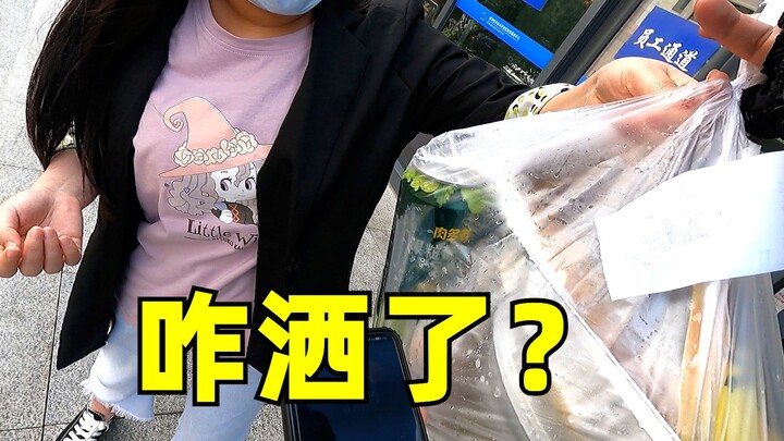 เมื่อไรเดอร์ส่งอาหารทำอาหารของลูกค้าหก!!!