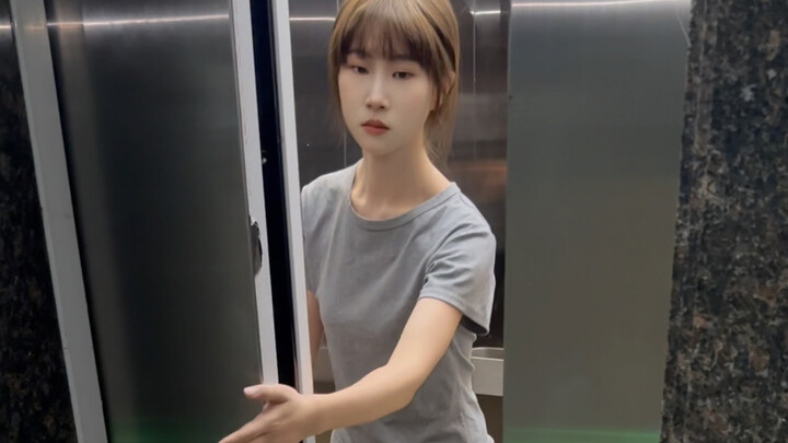 Cô gái nhỏ dịu dàng, nhút nhát, hướng nội và mắc chứng sợ xã hội