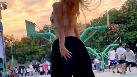 Jazz sister from the hip-hop dance club freestyles!! Family, I really can’t hear the music anymore
