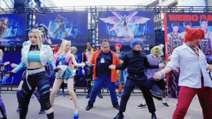 Grup tari macho melawan KDA! Kesempatan sekali seumur hidup. Mana mungkin Heart of Steel cuma cameo?