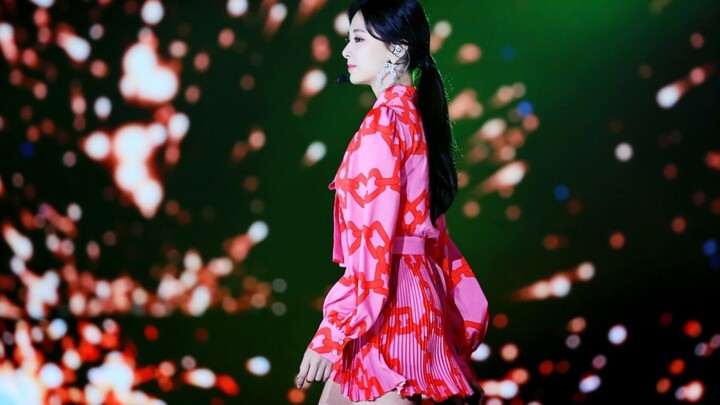 The South Korean idol ranked No. 1 in beauty polls, whose stunning looks have shocked Koreans.