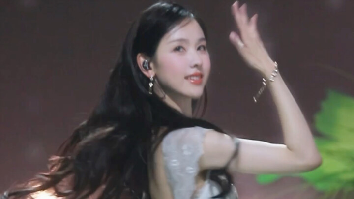 Chen Duling berhasil merekam langsung panggung pertamanya dengan "Sajak Kecil"! Aku rela menjadi ang