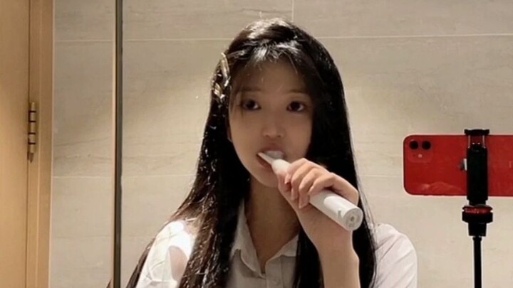 นางแบบสาวลบเมคอัพหลังเลิกไลฟ์