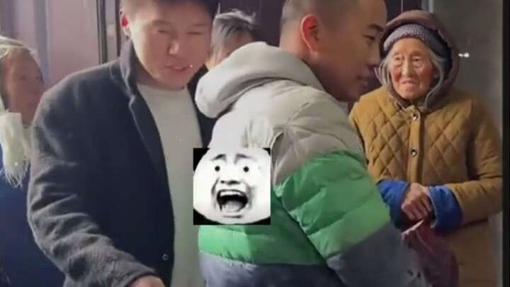 For the first time, I vividly realized: “All they ask is to just run home when it rains… This world 