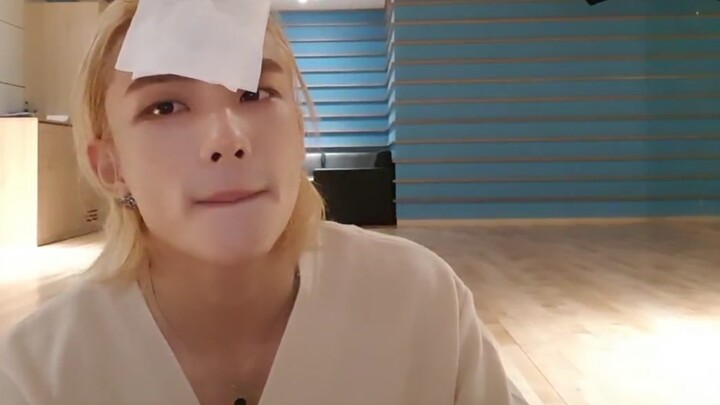 [Huang Xuanjin] Vlive practice room live broadcast of the much-anticipated Criminal cover Ah! He is 