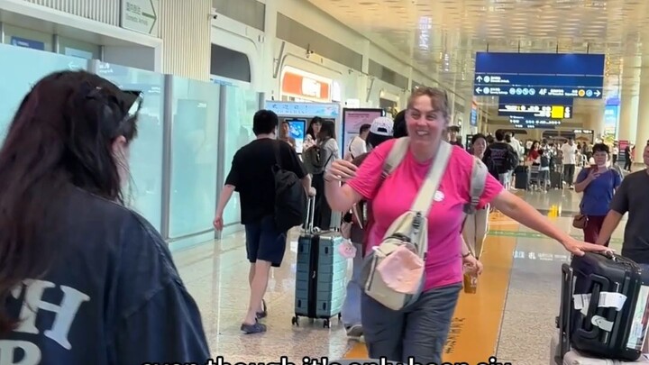 Ibu saya datang sendirian dari Amerika ke Tiongkok untuk berlibur!