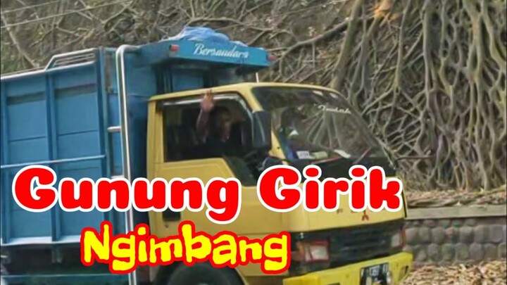 Detik-detik Truk dan Mobil lewat Tanjakan Gunung terbelah .