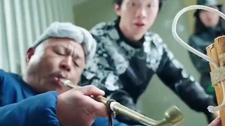 Kakek tua dari Shanxi menyelamatkan putranya, mengucapkan kata-kata yang paling lembut, namun melaku