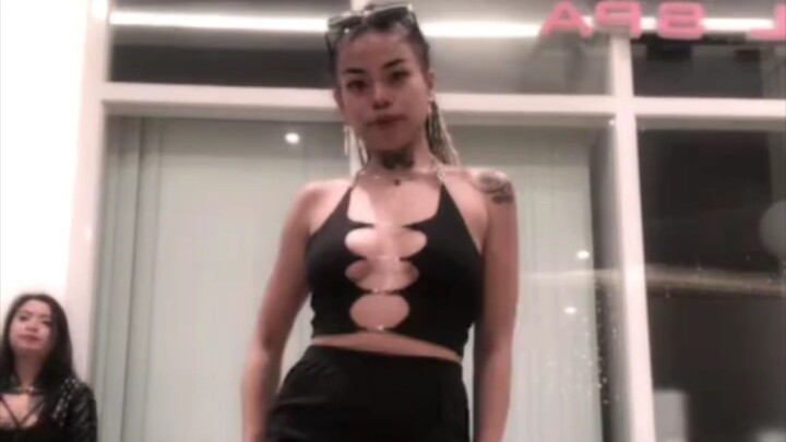 Galing sumayaw ni ate nagsplit pa talaga ππ€£π€£βοΈ