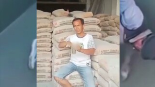 " I need More Power " bapak ini mengkonsumsi semen sebagai suplemen penambah tenaga 😑