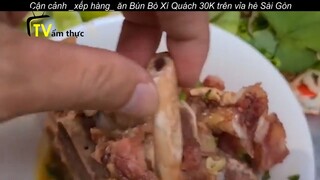 Cận cảnh _xếp hàng_ ăn Bún Bò Xí Quách 30K trên vỉa hè Sài Gòn p12