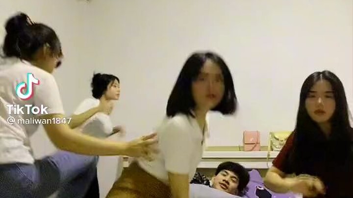 di koyok 4 cewe cantik