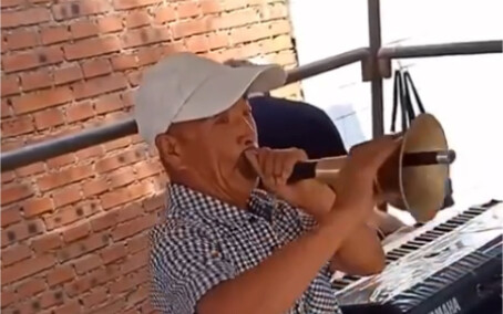 Old man, you play the suona so well!