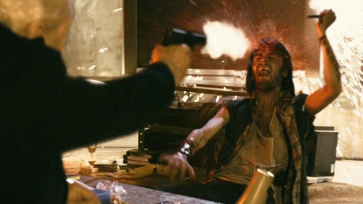 هل لا أحد يشاهد فيلمًا رائعًا كهذا؟ الخائف يخاف من الجريء، والجريء يخاف من من لا يهاب الموت. أما من 