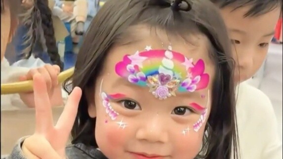 Sheniu sister is so cute after putting on makeup