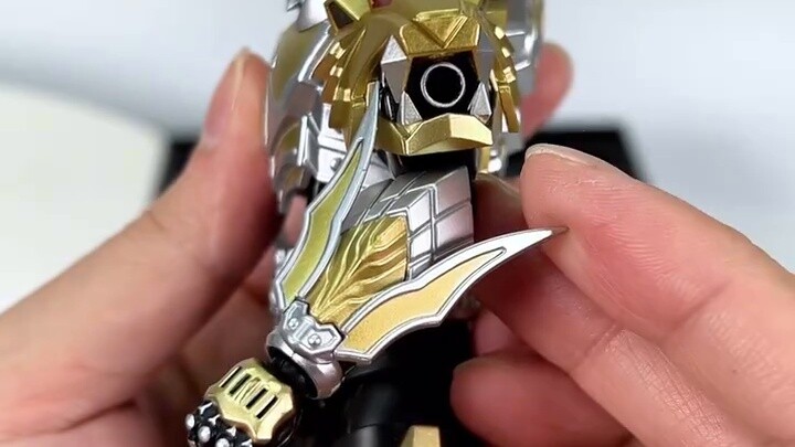 ข้าคือฟีนิกซ์แห่งนิพพาน ข้าคือจักรพรรดิของตัวข้าเอง! "เกราะฮีโร่ แสงและเงา ตำนานเกราะ วิญญาณ·จักรพรร