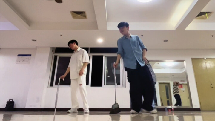 I danced my brother's magic stick dance with my roommate! [Park Jae-chan][LUPIN]