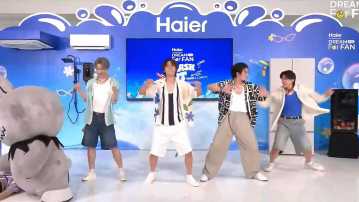 Hahaha, the dance leader’s lying on the floor—pushing and jumping at 200% effort!