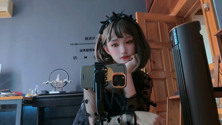 男生穿女装都要偷偷的还真是辛苦的事情