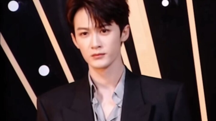 Weibo Night Red Carpet Reactions of Male Celebrities
