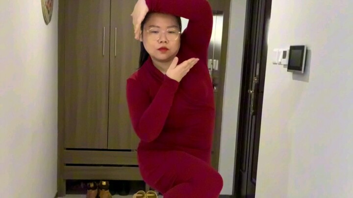 Sebuah tarian "Bulan Menggantikan Hatiku" untuk kalian semua