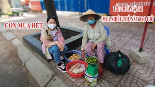 Bất ngờ với Phản Ứng của Cụ Bà 87 tuổi Bán Trứng Vịt ở vỉa hè Sài Gòn khi Phạm Dũng mua hết