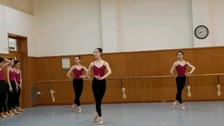 "Xiao Zhuan Combo" จากโรงเรียนมัธยมในเครือ Beijing Dance Academy! ครู: Huang Ling นักเล่นเปียโน: Han